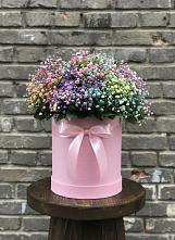 Цветочная композиция из Гипсофила и Розы в шляпной коробке в Красавино