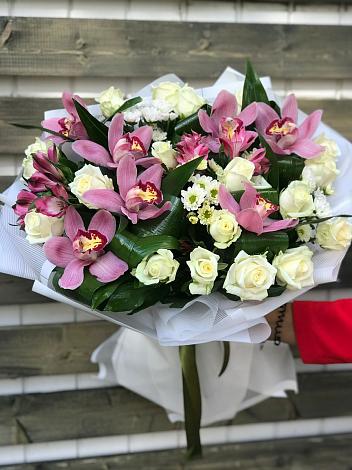 Букет цветов из: Розы и Хризантемы в Красавино