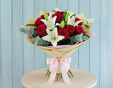 Букет цветов из:  Лилии и Розы в Красавино