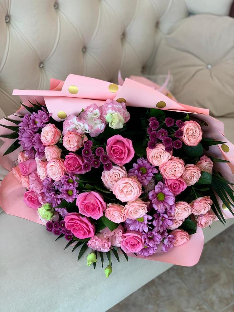 Букет цветов из: Хризантемы, Розы и Лизиантусы в Красавино