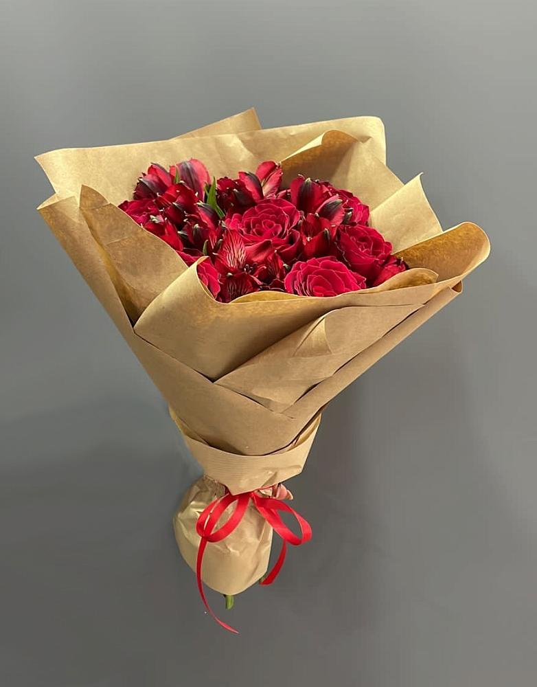 Букет цветов из: Альстромерии и Розы в Красавино