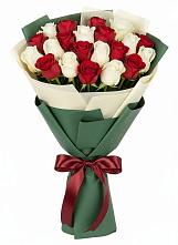 Букет Микс из красных и белых роз в Красавино