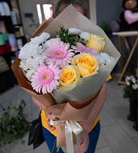 Букет цветов из:  Герберы, Розы и Хризантемы в Красавино