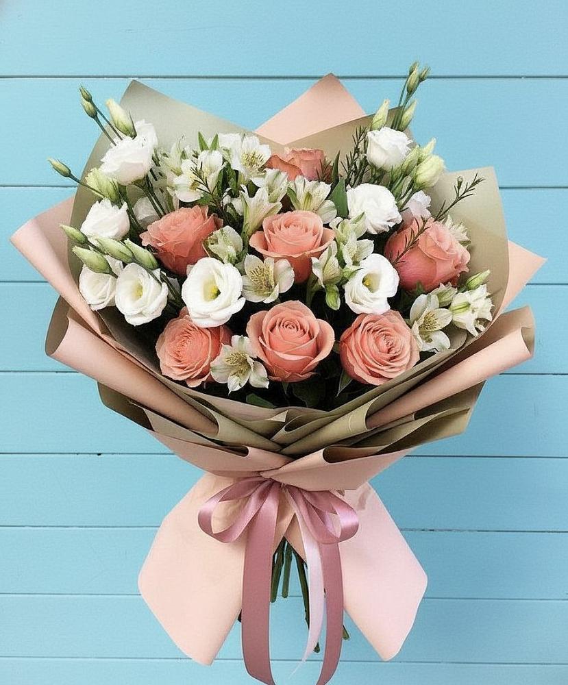 Букет цветов из: Розы, Альстромерии и Лизиантусы в Красавино