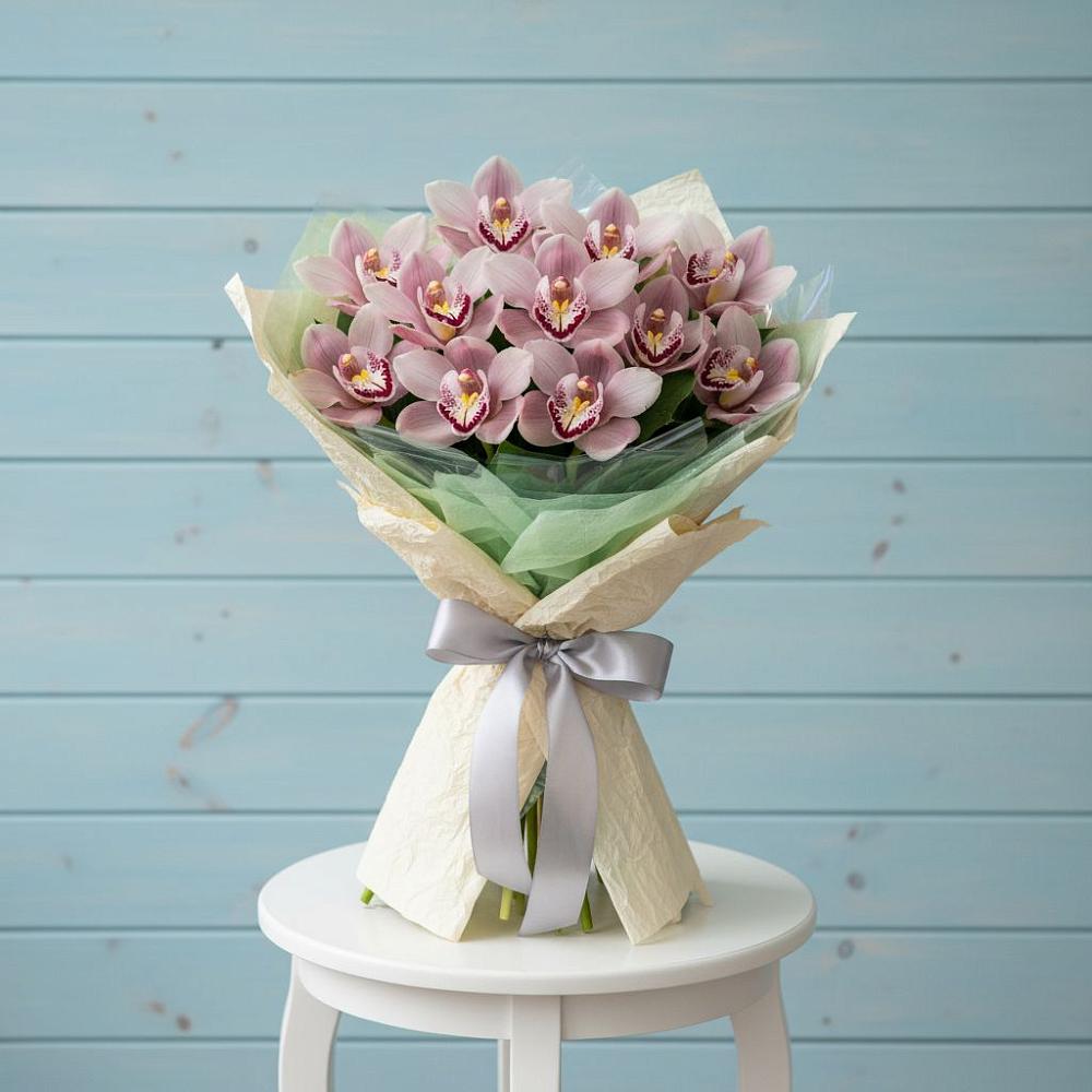 Букет цветов из: Орхидеи и Розы в Красавино