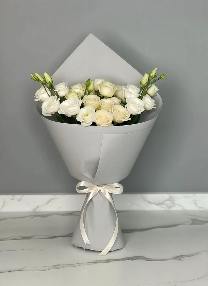 Букет цветов из: Розы и Лизиантусы в Красавино