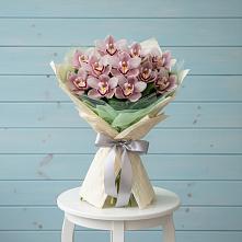 Букет цветов из:  Орхидеи и Розы в Красавино
