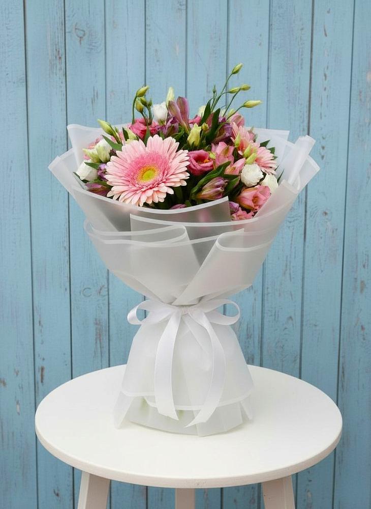 Букет цветов из: Герберы, Альстромерии и Лизиантусы в Красавино