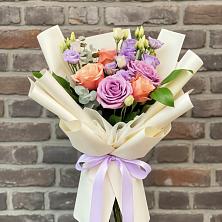 Букет цветов из:  Лизиантусы и Розы в Красавино