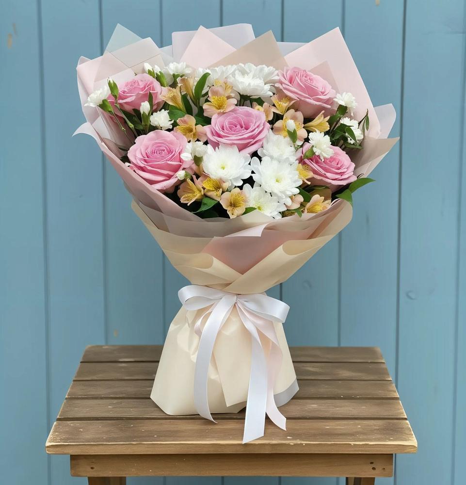 Букет цветов из: Гвоздики, Орхидеи и Розы в Красавино