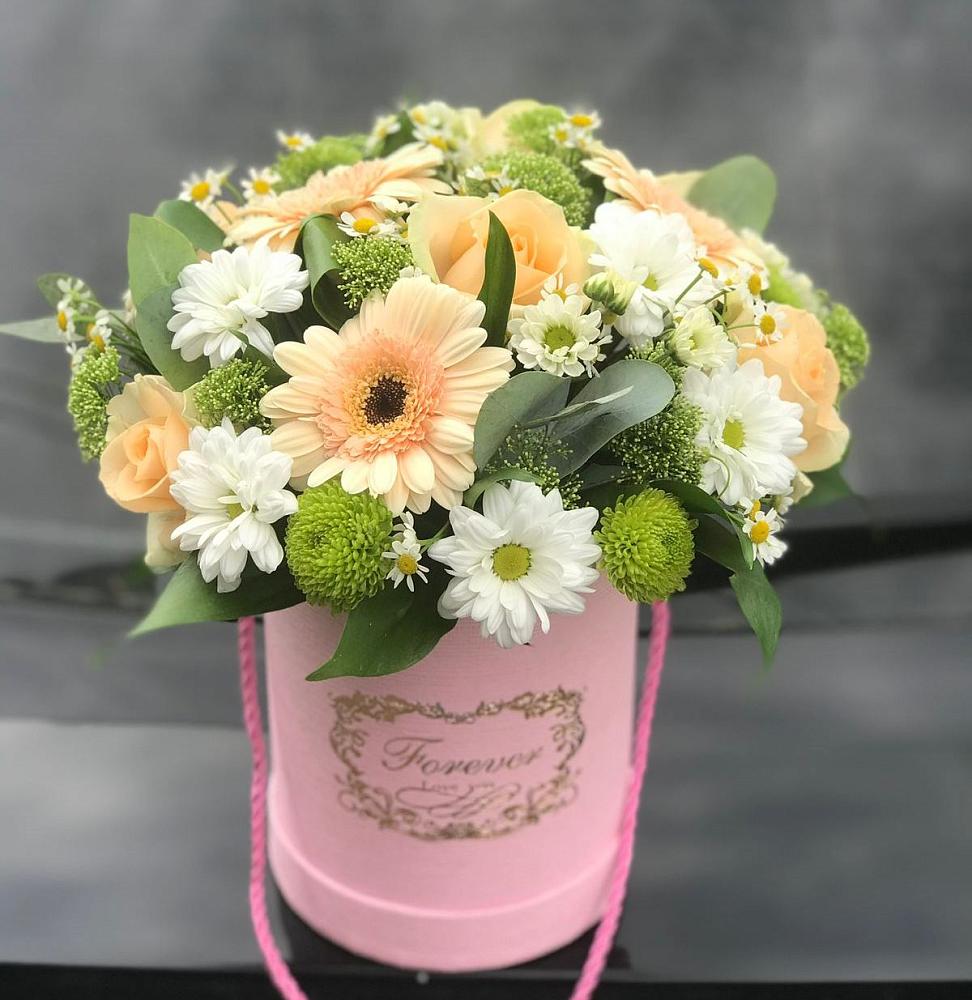 Цветочная композиция из Розы, Герберы и Хризантемы в шляпной коробке в Красавино