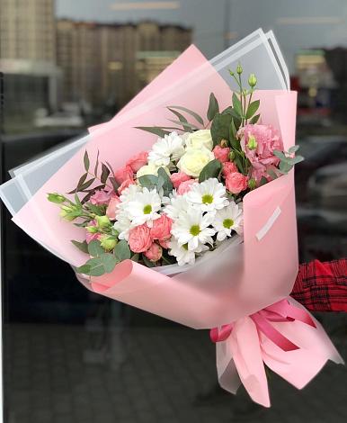 Букет цветов из: Розы, Лизиантусы и Хризантемы в Красавино