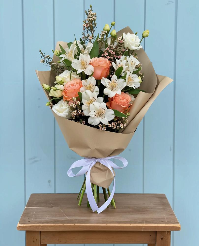 Букет цветов из: Альстромерии, Лизиантусы, Розы и Хризантемы в Красавино