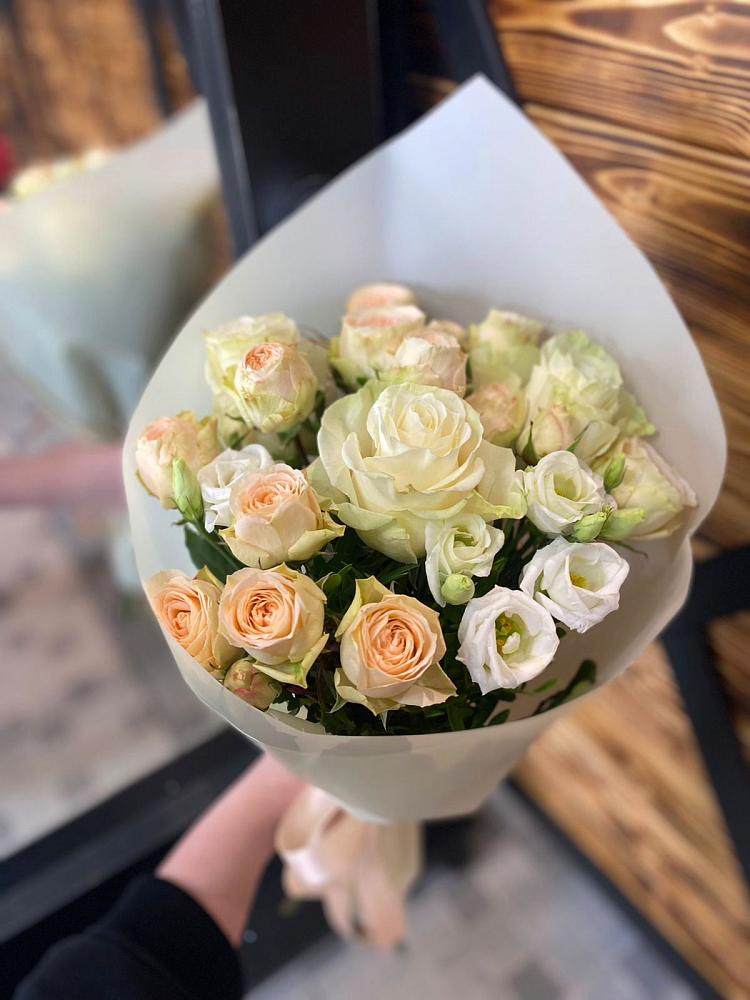 Букет цветов из: Розы и Лизиантусы в Красавино