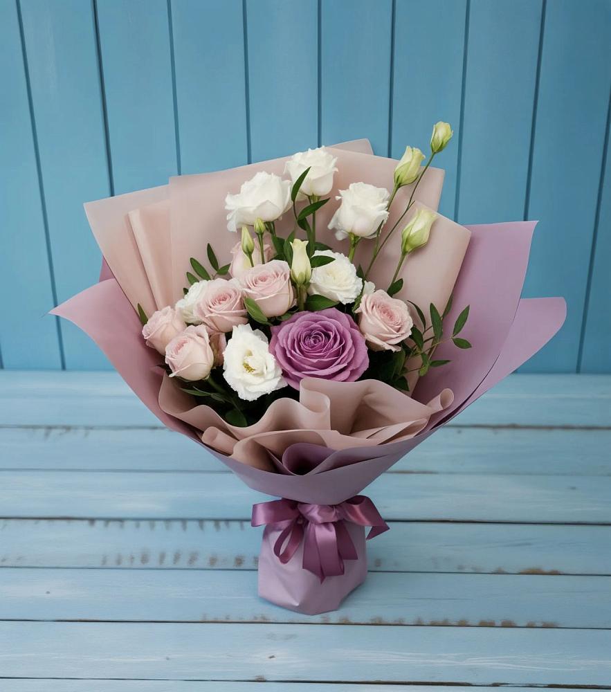 Букет цветов из: Розы и Лизиантусы в Красавино